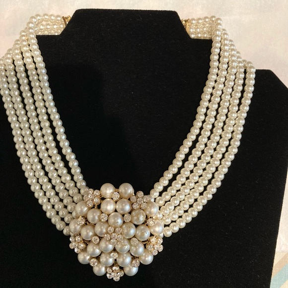 STATEMENT Necklace. Faux PEARLS with PENDANT. BEAUTIFUL STUNNING - Picture 4 of 16